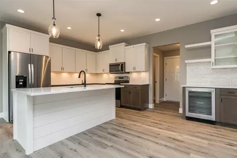 Kitchen - 1735 Parkland Dr, Ely, IA 52227 photo 3 of 4