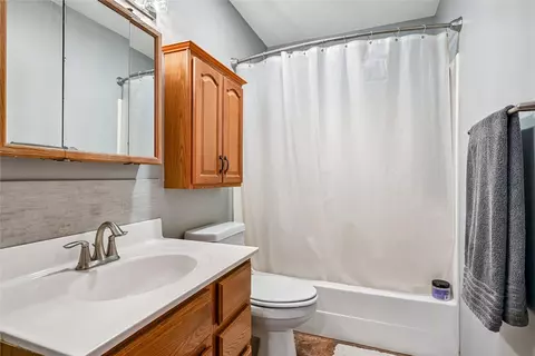 Bath - 2575 Clark Ave, Marion, IA 52302 photo 3 of 3