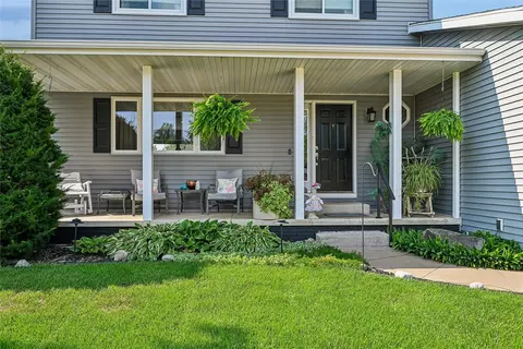 Exterior - 2575 Clark Ave, Marion, IA 52302 photo 2 of 5
