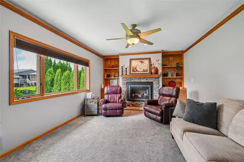 Living - 2575 Clark Ave, Marion, IA 52302 photo 3 of 3