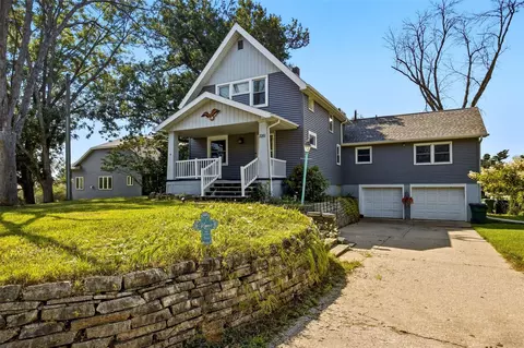 Exterior - 2261 Coldstream Ave NE, Cedar Rapids, IA 52402 photo 2 of 4