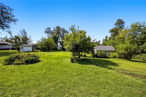 Exterior - 2261 Coldstream Ave NE, Cedar Rapids, IA 52402 photo 3 of 4