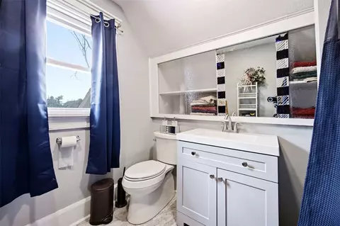 Bath - 2261 Coldstream Ave NE, Cedar Rapids, IA 52402 photo 2 of 2