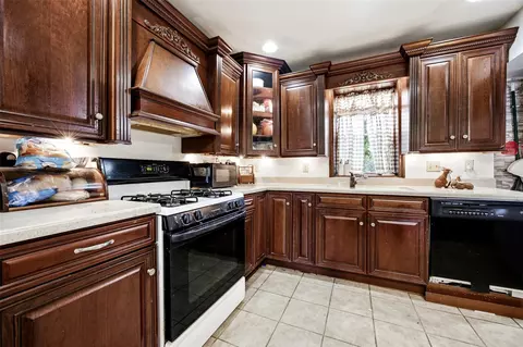 Kitchen - 2261 Coldstream Ave NE, Cedar Rapids, IA 52402 photo 1 of 2
