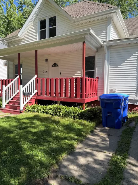 319 NW 2nd St, Oelwein, IA 50662