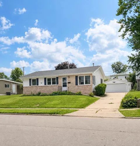 2565 23rd Ave, Marion, IA 52302