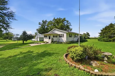 2403 150th Ave, Manchester, IA 52057
