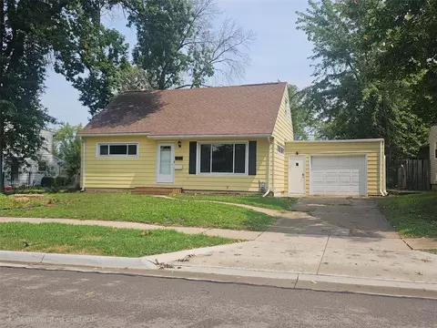 1460 Hollywood Blvd NE, Cedar Rapids, IA 52402