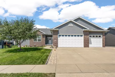 440 Driftwood Ln, Fairfax, IA 52228