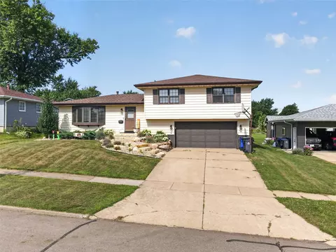 2710 Southland St SW, Cedar Rapids, IA 52404