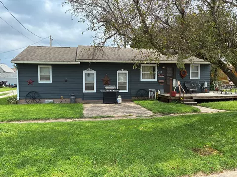 208 C Ave, Vinton, IA 52349