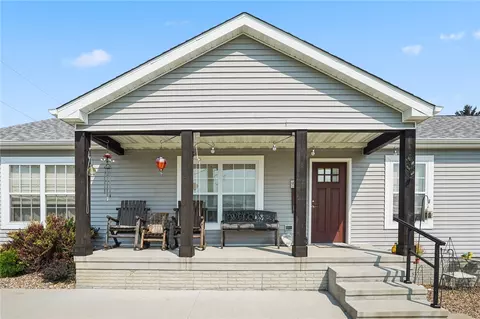 Exterior - 400 Summer St SE, Shellsburg, IA 52332 photo 3 of 8