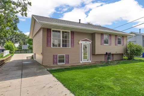 1433 Pawnee Dr NW, Cedar Rapids, IA 52405