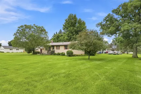 505 S Troy Rd, Robins, IA 52328