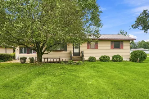 505 S Troy Rd, Robins, IA 52328