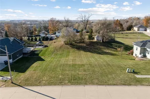 1722 Gardner Dr NW, Cedar Rapids, IA 52405