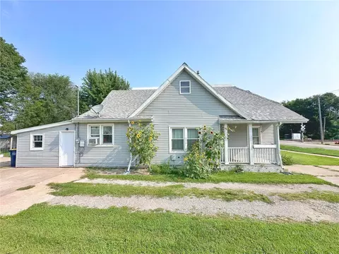705 C Ave, Vinton, IA 52349