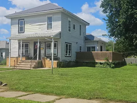 112 11th St, Belle Plaine, IA 52208