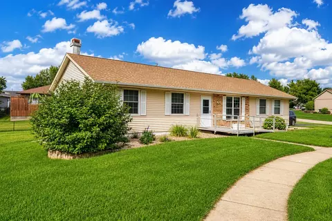 6664 Sand Ct SW, Cedar Rapids, IA 52404