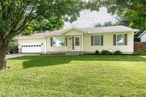 206 Hope Ave, Urbana, IA 52345