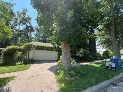 318 2nd St SW, Mount Vernon, IA 52314