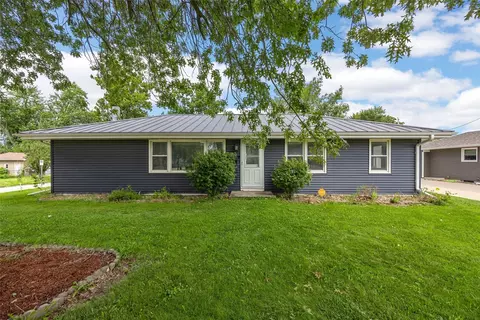 2902 14th Ave, Marion, IA 52302