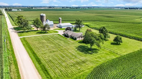 1766 Fernow Rd, Marion, IA 52302