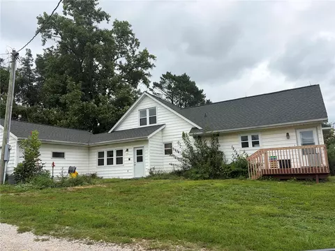 4400 Nursery Rd, Cedar Rapids, IA 52404