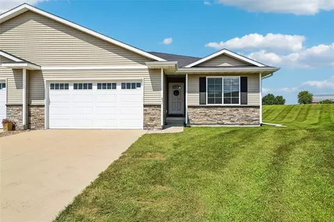 831 Heartland Ct, Fairfax, IA 52228