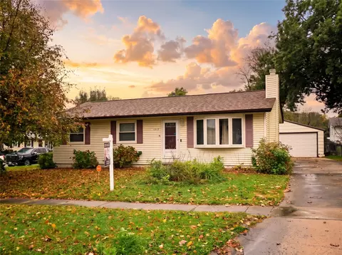 1612 Woodside Ct NW, Cedar Rapids, IA 52405