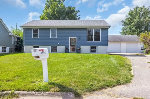 3226 Huxley Ln SW, Cedar Rapids, IA 52404