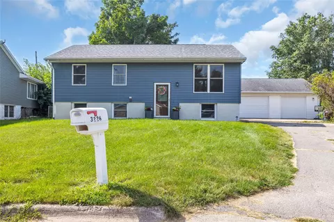 3226 Huxley Ln SW, Cedar Rapids, IA 52404