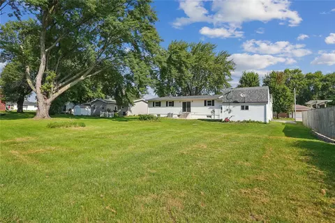 Exterior - 419 E 4th St, Readlyn, IA 50668 photo 2 of 4