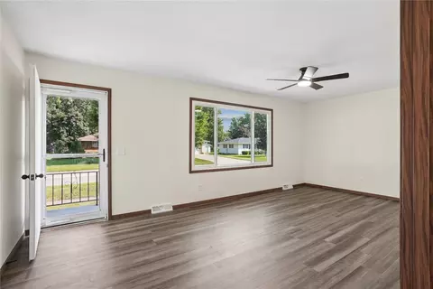 Living - 419 E 4th St, Readlyn, IA 50668 photo 1 of 3