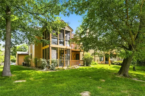 Exterior - 755 E Post Rd SE #2, Cedar Rapids, IA 52403 photo 4 of 8