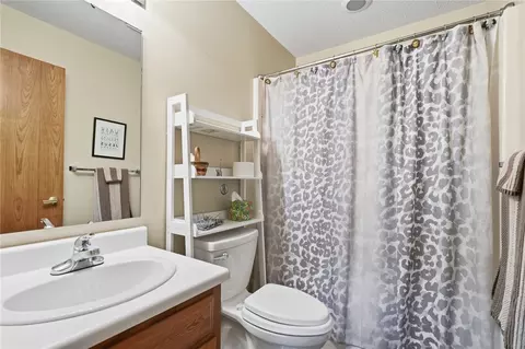 Bath - 755 E Post Rd SE #2, Cedar Rapids, IA 52403 photo 3 of 3