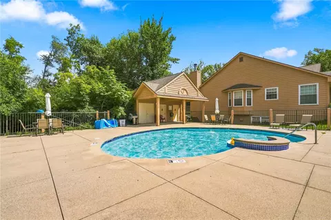 Exterior - 755 E Post Rd SE #2, Cedar Rapids, IA 52403 photo 6 of 8