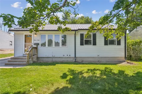 1140 Crestview Dr SE, Cedar Rapids, IA 52403