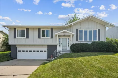 3425 Sue Ln NW, Cedar Rapids, IA 52405