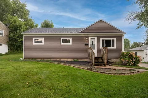 111 21st St, Marion, IA 52302
