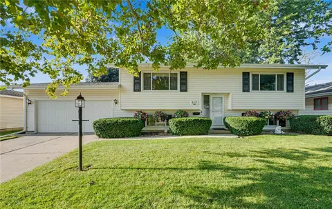 5117 Rich Mar Ln NW, Cedar Rapids, IA 52405