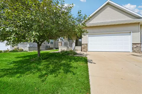 460 2nd St, Fairfax, IA 52228