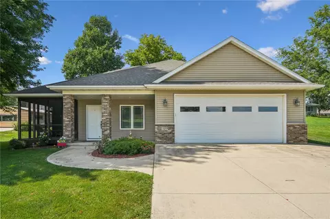 309 N Cherry St, Mechanicsville, IA 52306