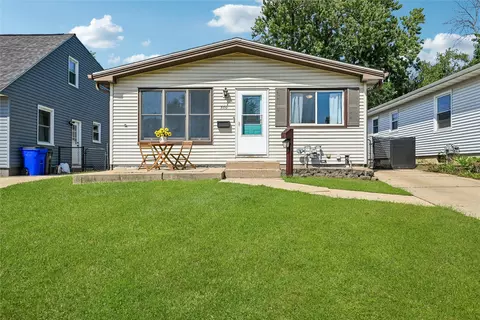 500 41st St NE, Cedar Rapids, IA 52402