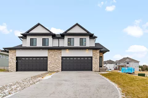 1405 Winterberry Ln, North Liberty, IA 52317