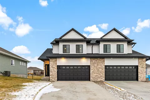 1407 Winterberry Ln, North Liberty, IA 52317
