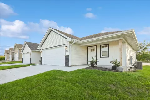 7104 Waterview Dr, Cedar Rapids, IA 52404