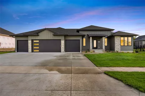 5557 Silver Rock Dr, Marion, IA 52302