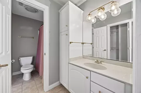 Bath - 195 Morgan Ct, Cedar Rapids, IA 52411 photo 4 of 7