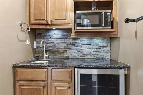 Kitchen - 195 Morgan Ct, Cedar Rapids, IA 52411 photo 5 of 5